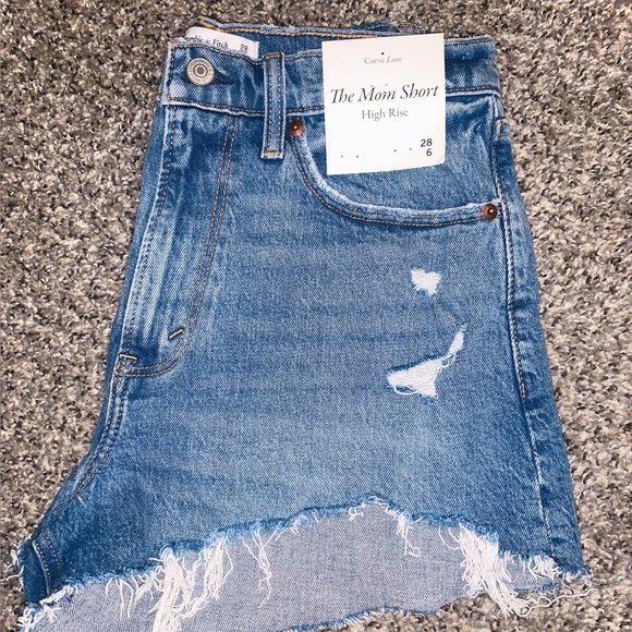 SOLD NWT Abercrombie high rise mom short - Picture 2 of 3